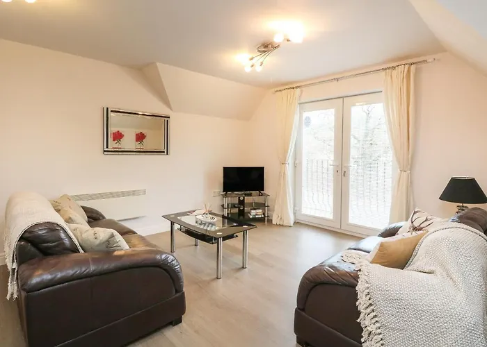 4 River Court